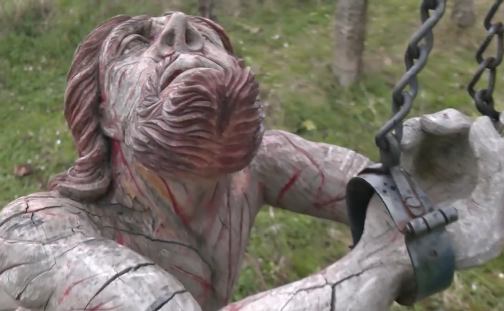 Veľkonočné sochy u rezbára 6