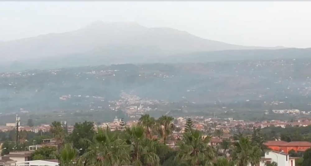 Redaktor TV JOJ vystúpil na dymiacu Etnu