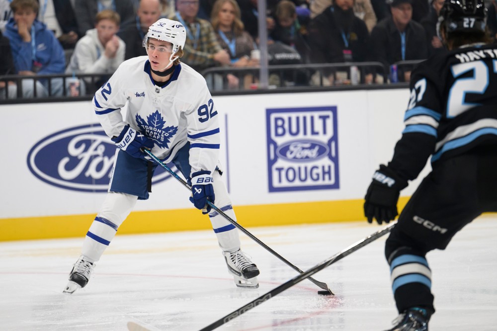 Maple_Leafs_Mammoth_Hockey752869