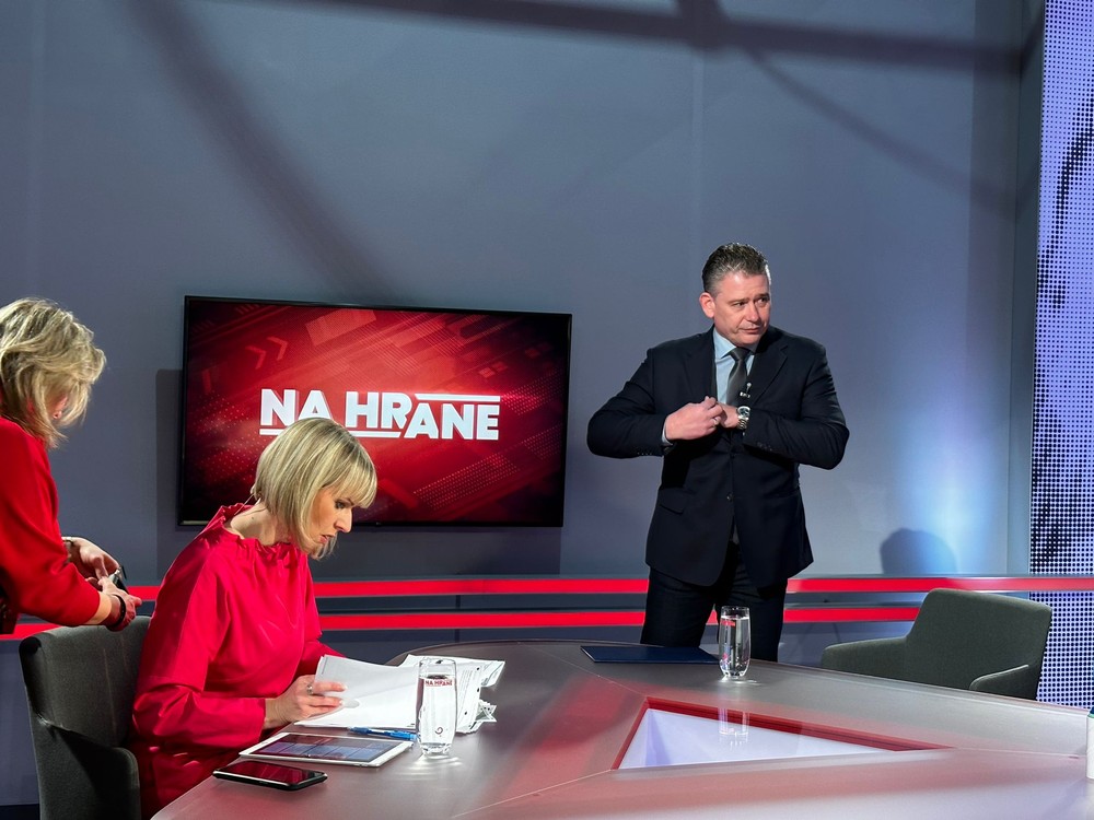 3f595974-ebd2-4648-b5fb-e712e9d46def