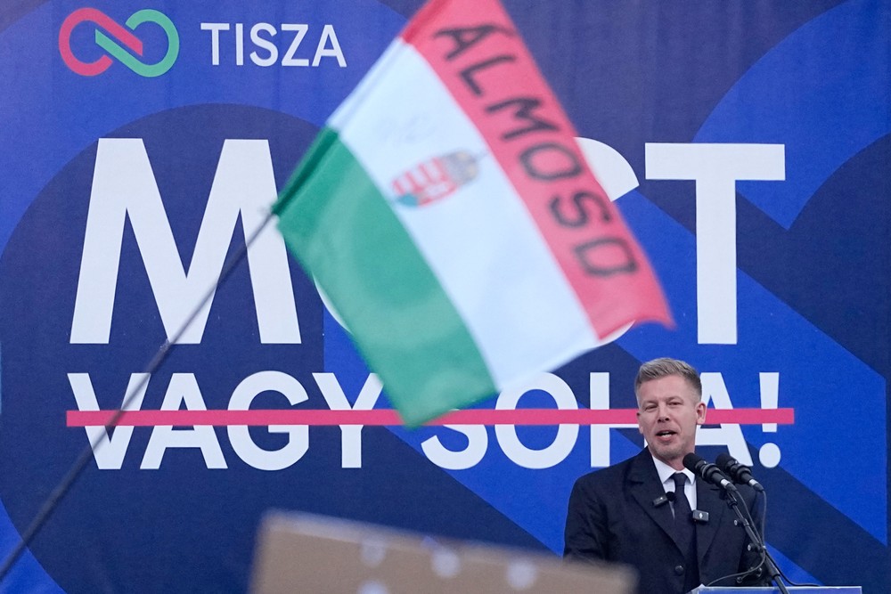 Mítingy Fideszu a TISZA deň pred voľbami v Maďarsku