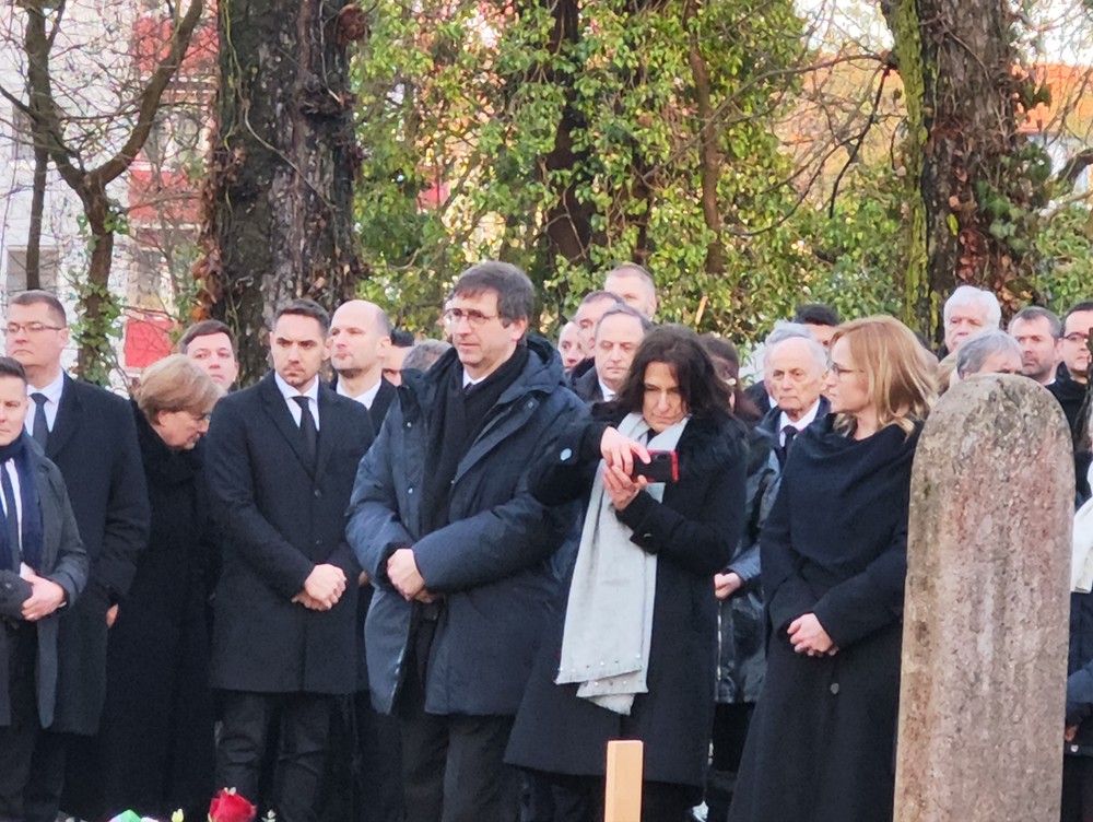 Politika Miklósa Duraya pochovali v rodnom Lučenci