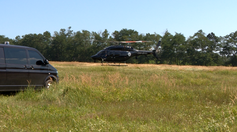 V lesoch na Záhorí objavili miestni desiatky utečencov, pátral po nich aj vrtuľník 