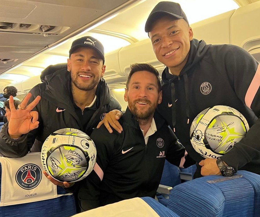 trio mbappe neymar messi