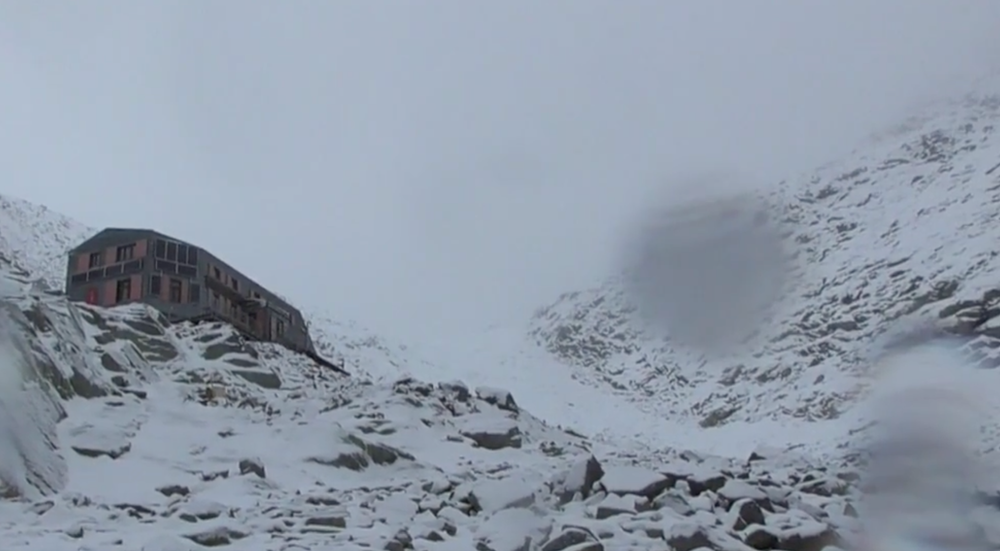 Vysoké Tatry potrápil dážď a sneh