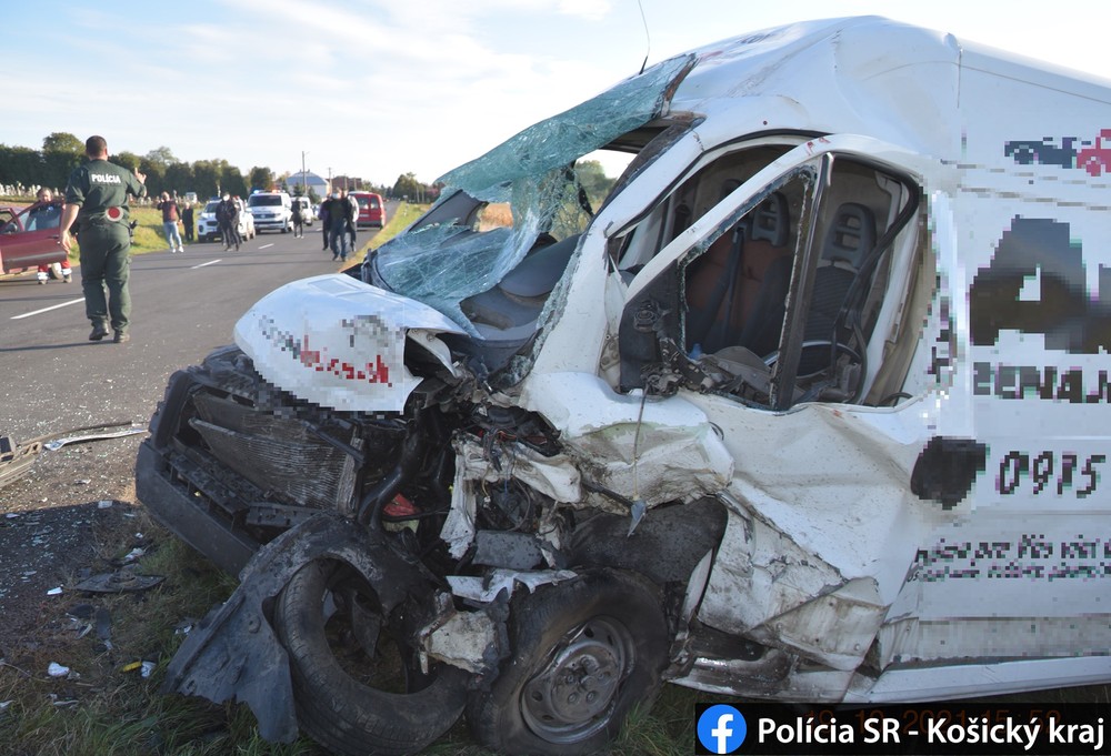 Autá skončili totálne zdemolované, zomrel mladý vodič.