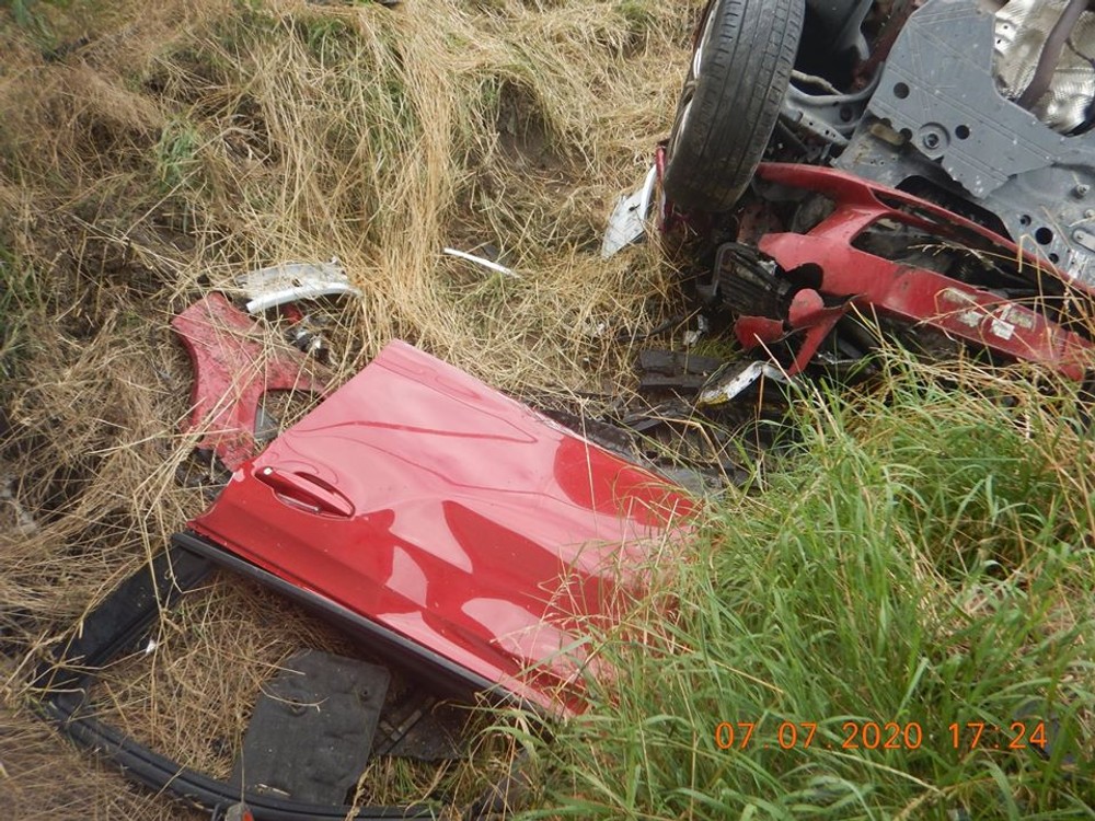 Na R1 došlo k tragickej nehode. Vodič vyletel z cesty, zastavil ho až svah