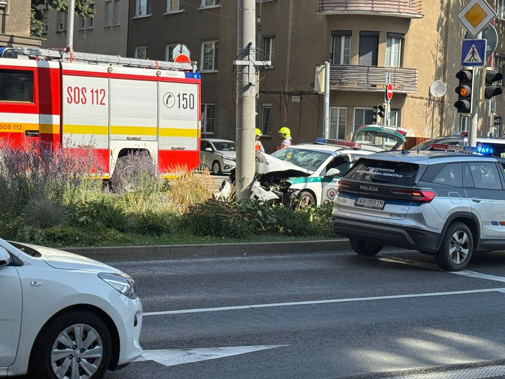 Nabúrané policajné auto 2