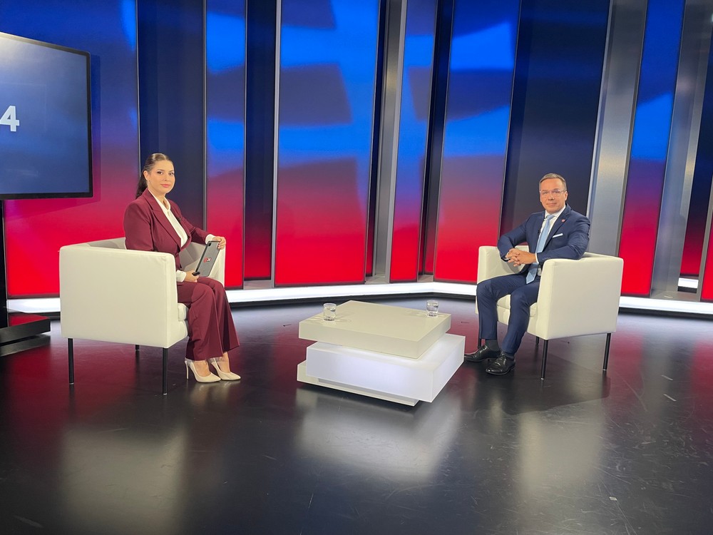Politika 24 - Erik Tomáš