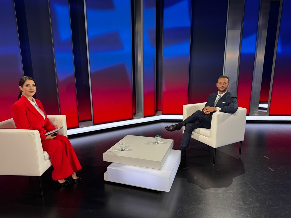 Politika 24 s Matúšom Šutajom Eštokom