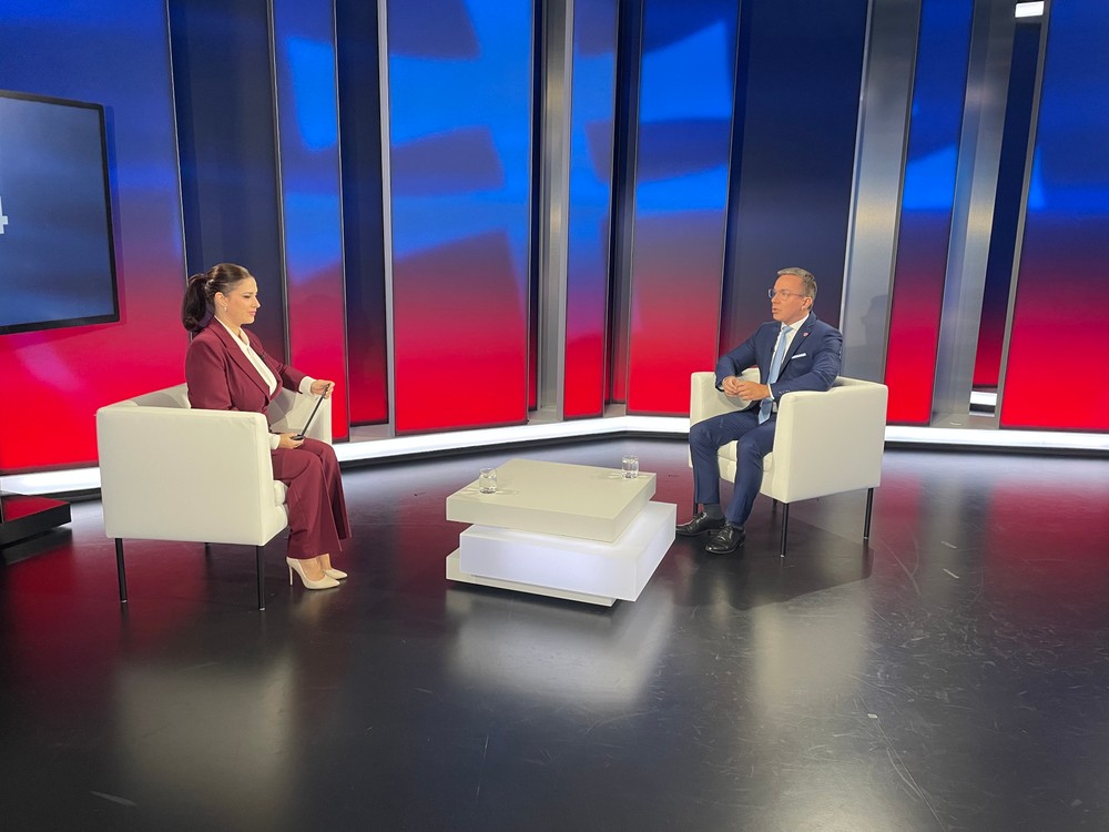 Politika 24 - Erik Tomáš