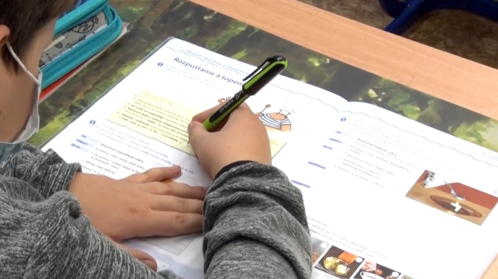 Školy sa postupne zatvárajú.