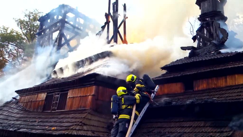 [multi] Požiar kostola 2161