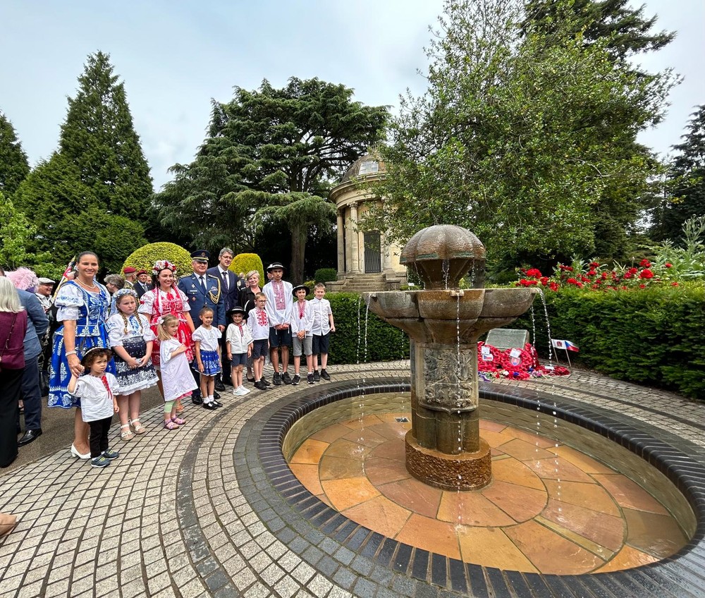 Medzinárodný ples vo Warwicku95