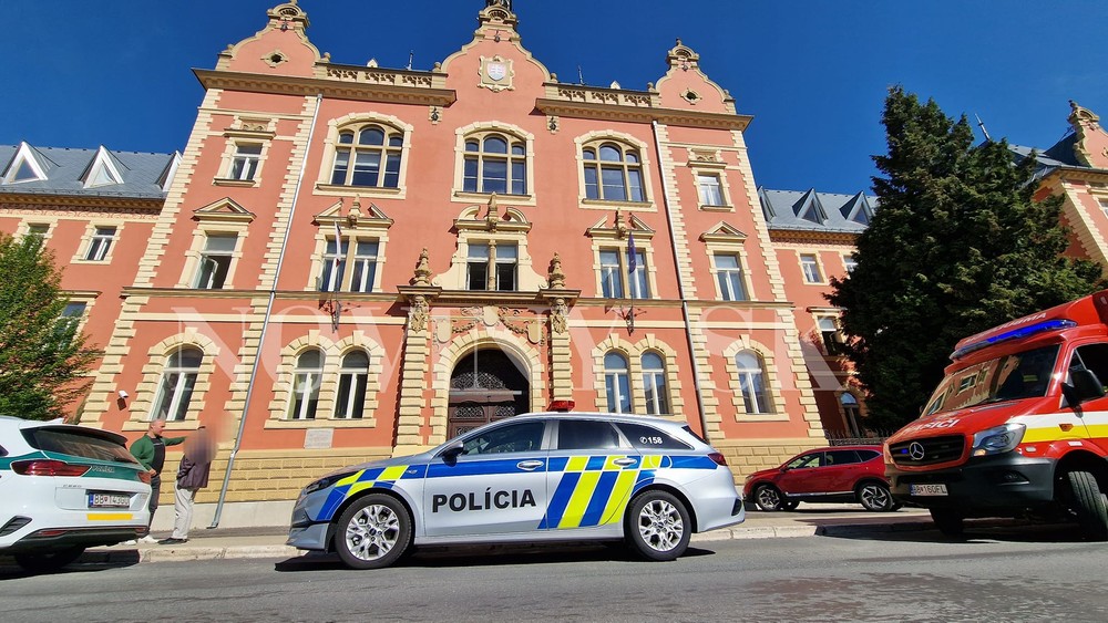 Bomba na súdoch (1)