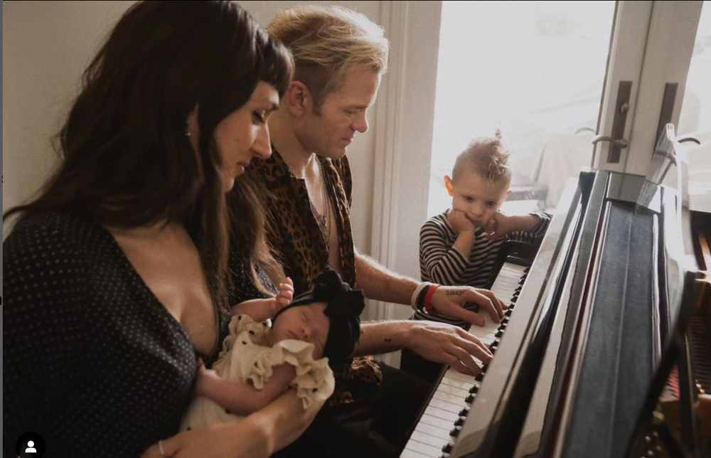 Deryck Whibley alias Bizzy D.