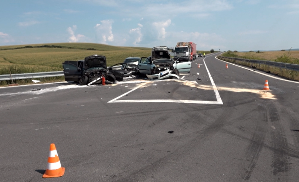 Vinník nedal prednosť v jazde, skončilo to zrážkou troch áut