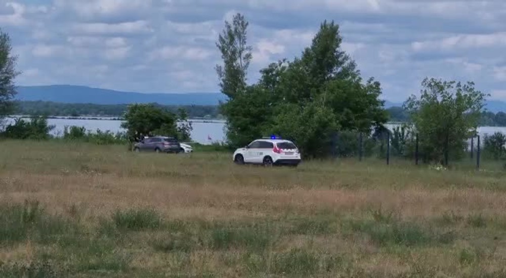 [multi] Na vodnom diele v Čunove vytiahli telo človeka 8579