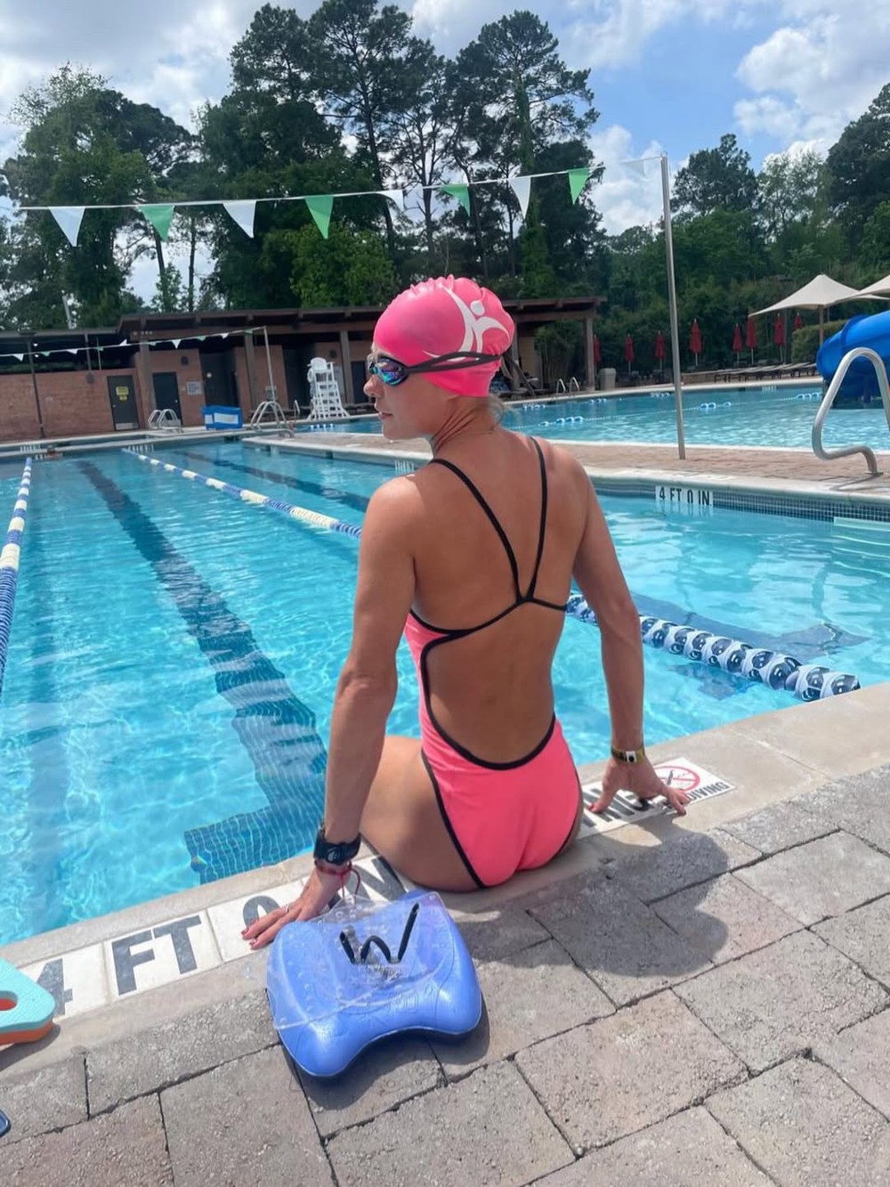 Mais um dia de trabalho! 🏊🏻_♀️🖤@cgfitsaude#triathlon #swimming #triatleta