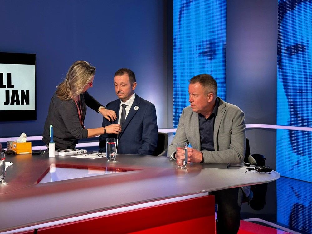 331489447_1272466873684879_4936486355967268459_n