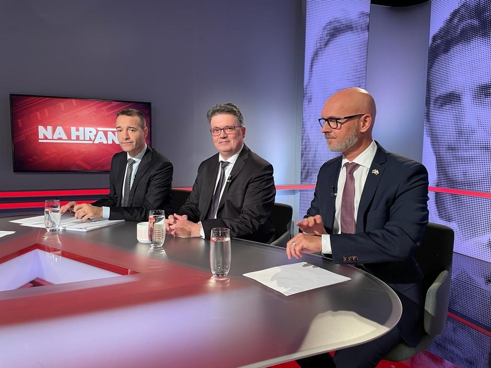 7d7dac7f-d06f-44e4-aa05-56bb295856eb