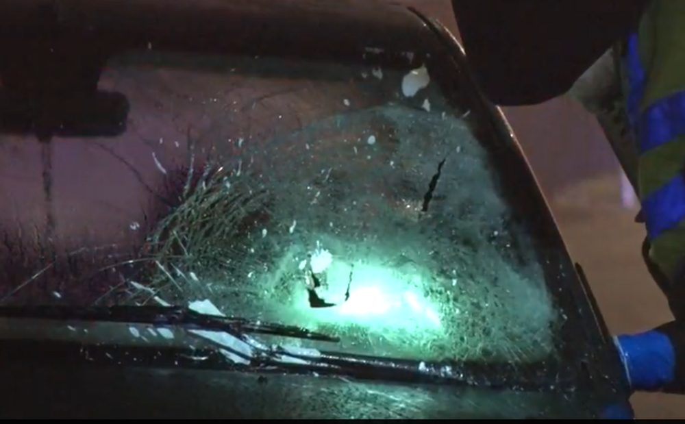 čelné sklo po nehode