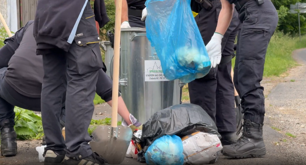 Polícia našla časť detskej ruky - kôš