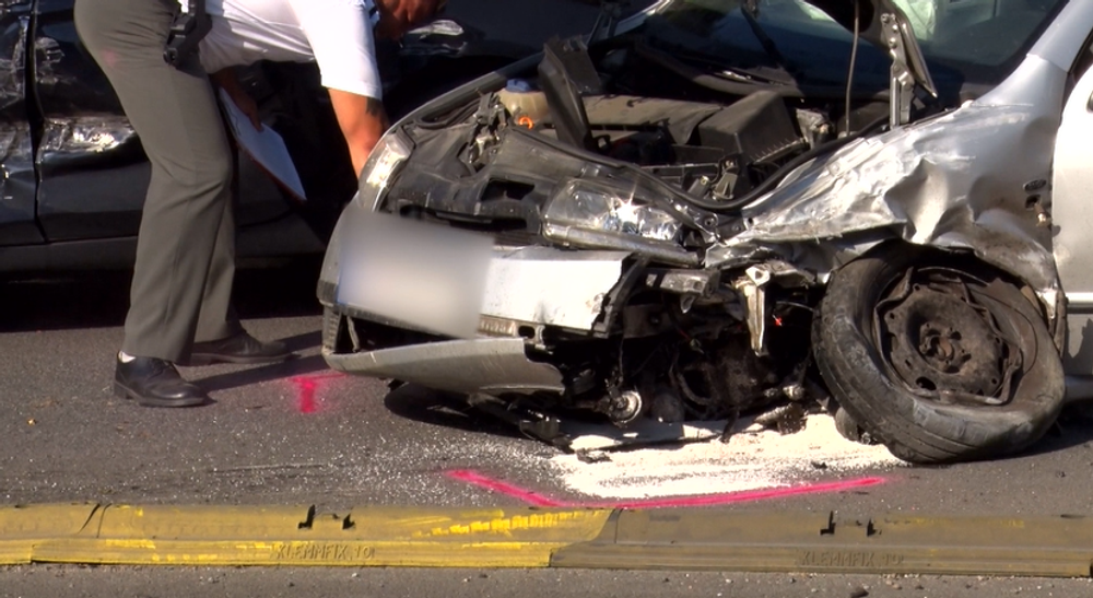 Zrážka troch vozidiel uzavrela diaľnicu do Košíc, v oboch smeroch to spôsobilo kolóny 