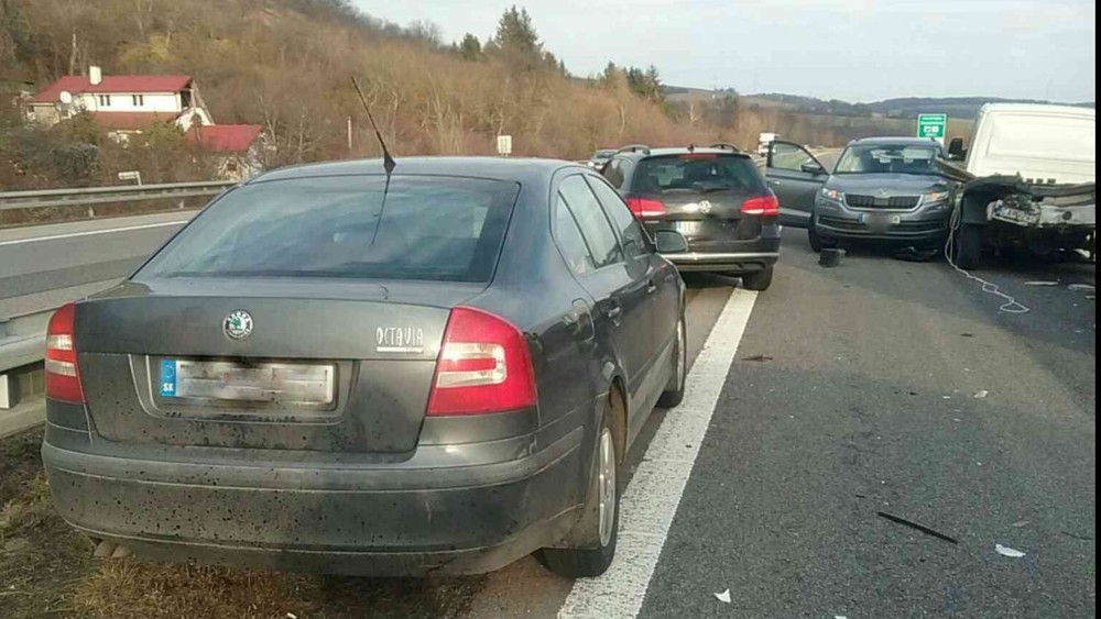 Hromadná dopravná nehoda pri Trenčíne 