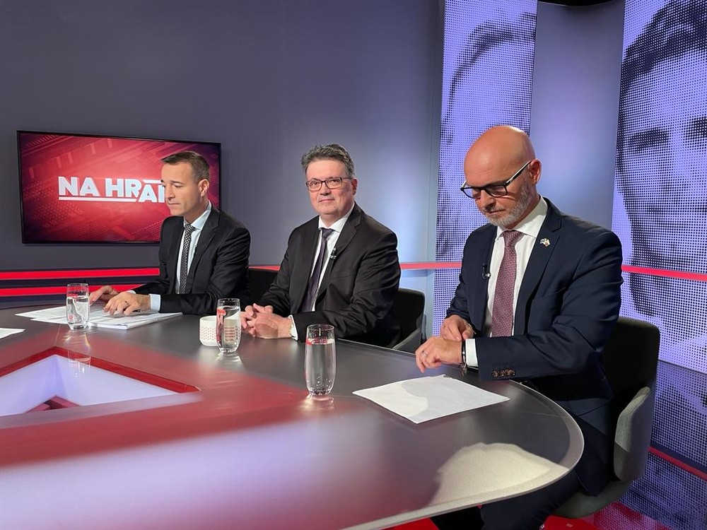 ade1c24d-2ace-488f-9241-6c78310b584c 2