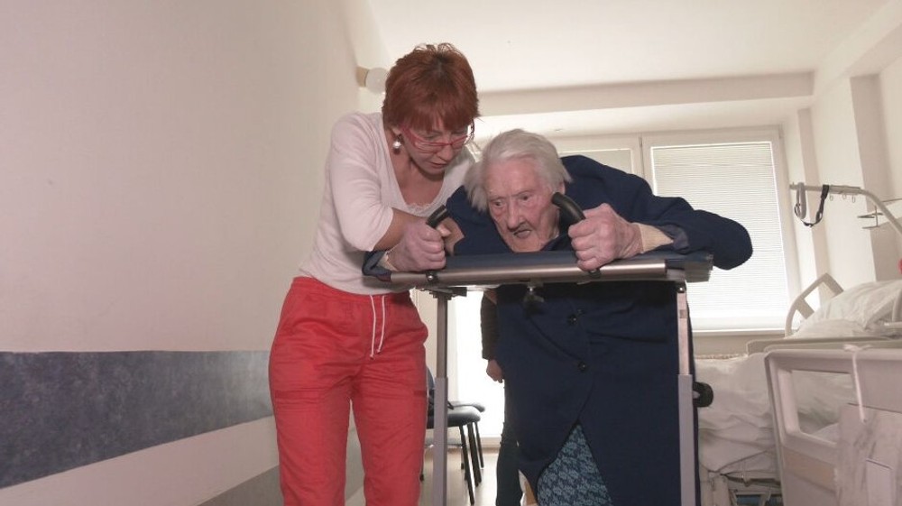 105-ročnú pani Helenku pustili z nemocnice (6)
