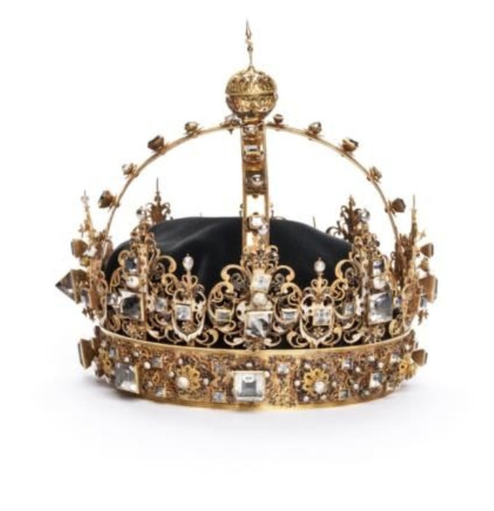 Zlodeji ukradli kráľovské koruny aj klenoty. Z katedrály utiekli na motorovom člne