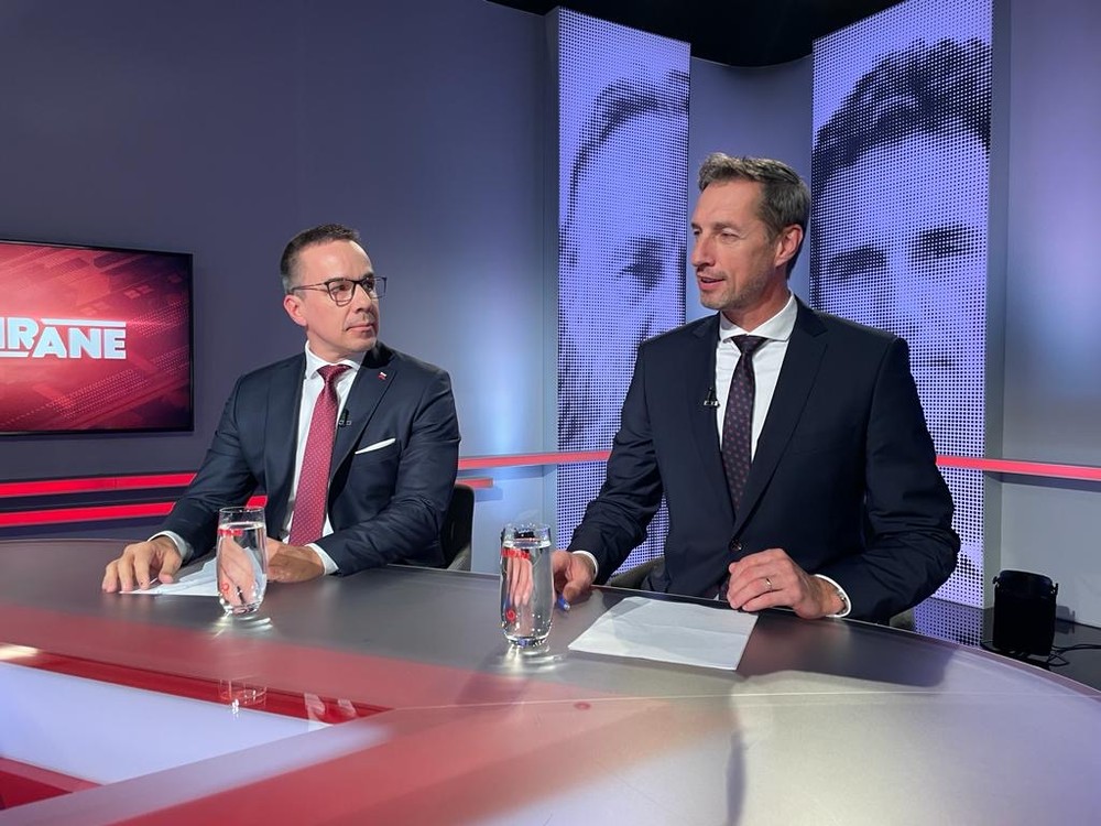 e639404e-5dc4-4b4d-b5b1-edf4f0110f6a