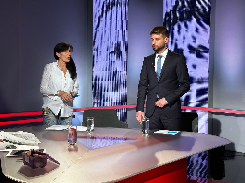 1e2caa01-4987-4ebf-9dd0-5a0fb33bd9da