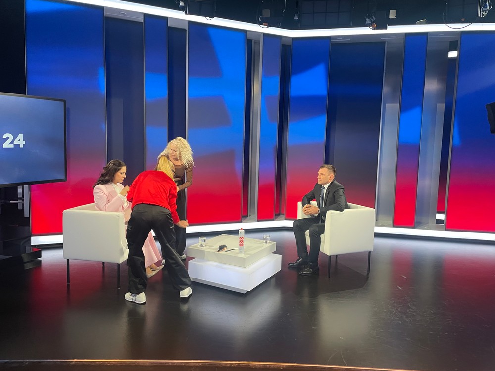 Politika 24 s Tomášom Tarabom