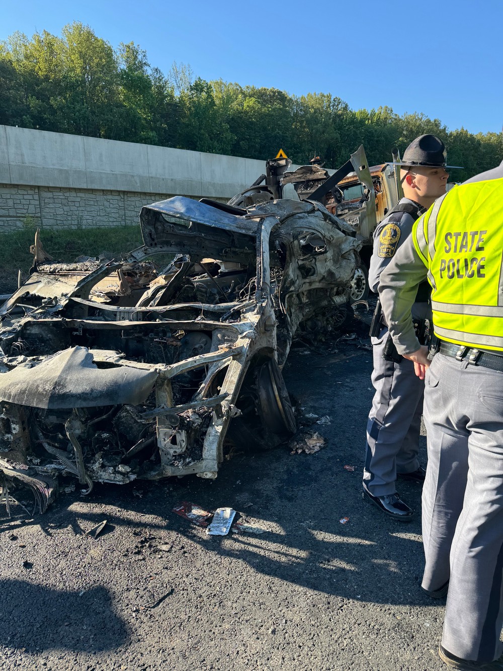 Autobus vo Virgínii narazil do vozidiel na diaľnici