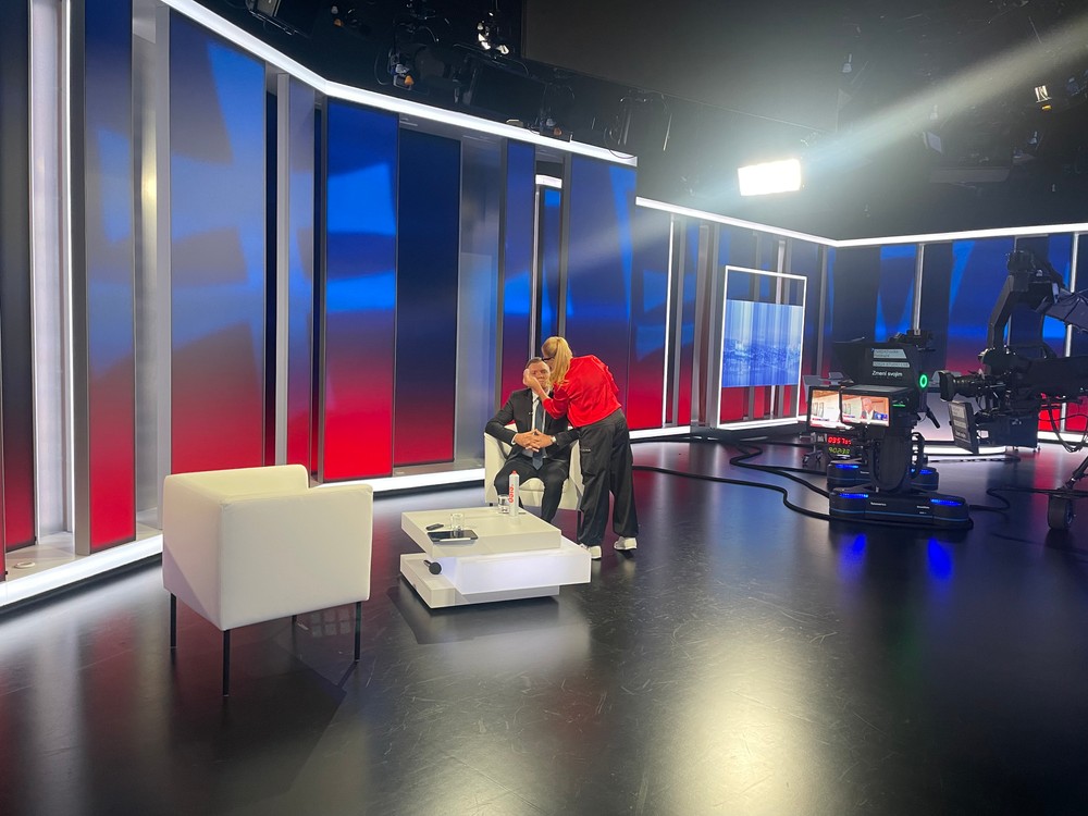 Politika 24 s Tomášom Tarabom