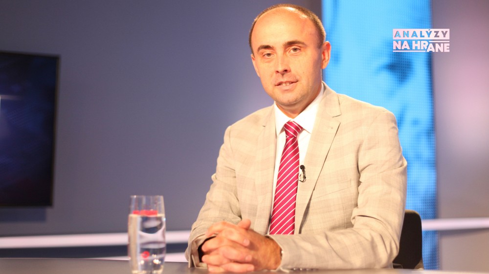 Analýzy Na hrane s Radoslavom Štefančíkom a Mariánom Leškom