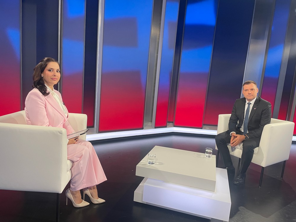 Politika 24 s Tomášom Tarabom