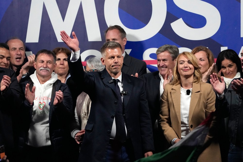 Mítingy Fideszu a TISZA deň pred voľbami v Maďarsku