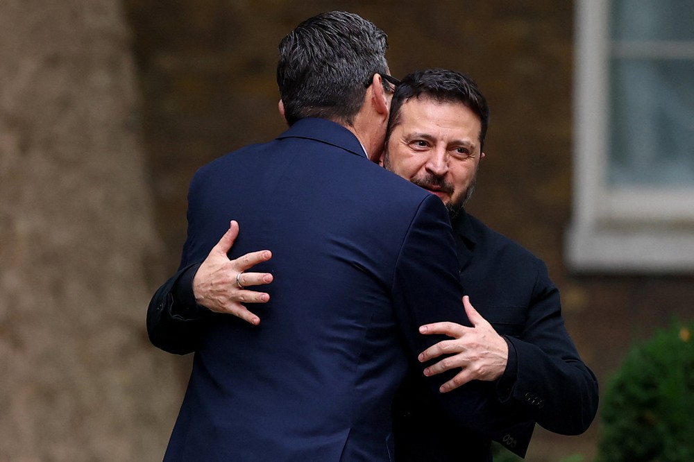 Volodymyr Zelenskyj sa stretol s britským kráľom a premiérom
