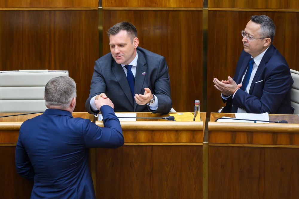 Rokovanie Národnej rady SR o návrhu na vyslovenie dôvery vláde