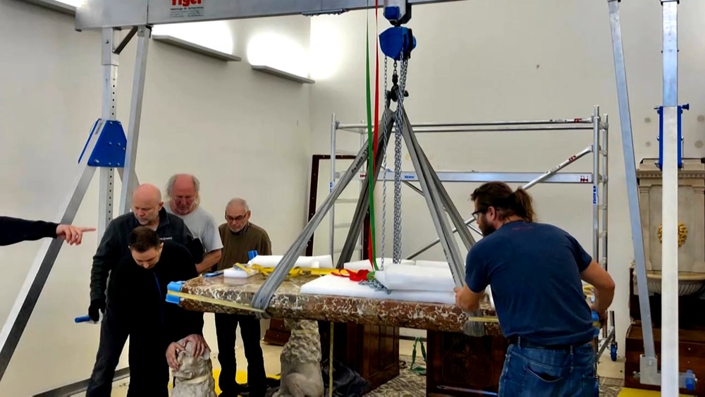 Práce prerušili a vyrobili špeciálnu plošinu