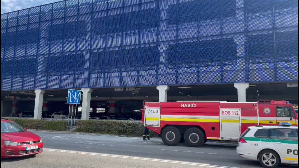 [multi] požiar ikea. 3499