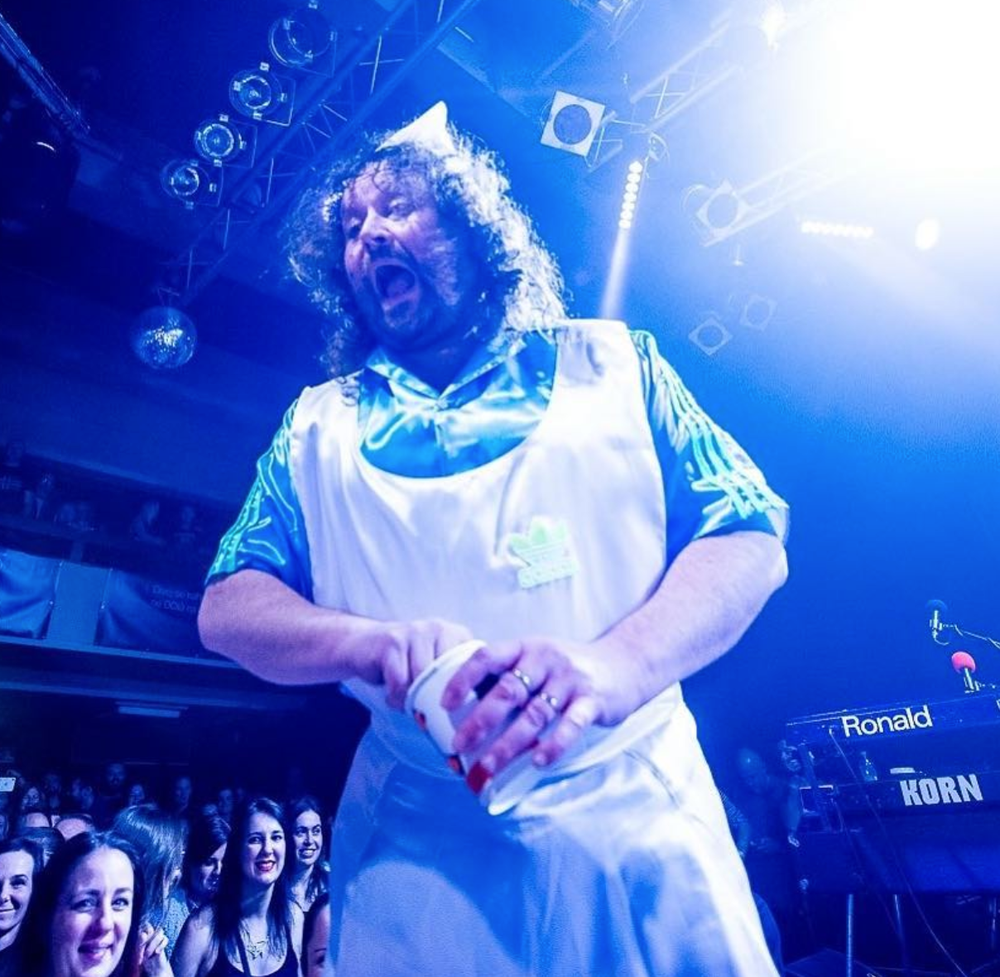 Monkey Business a Roman Holý