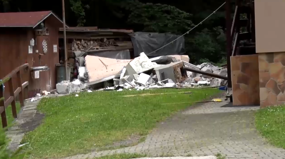 výbuch chaty horolezecký tábor Prievidza (2)