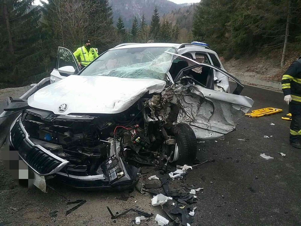 Dopravná nehoda ochromila hlavný ťah na Donovaly