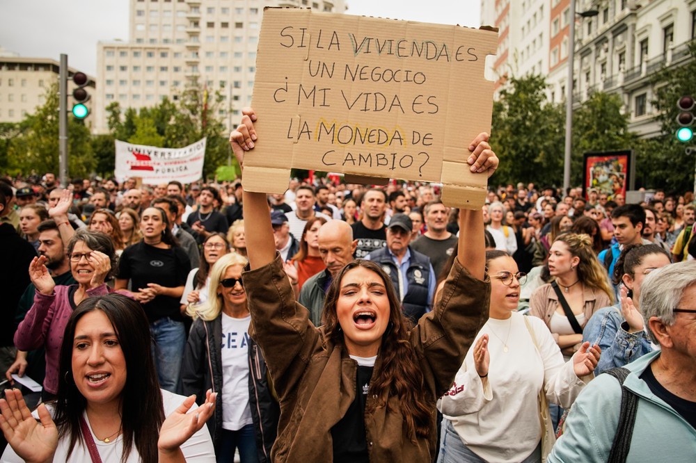 Desaťtisíce Španielov vyšli do ulíc pre bytovú krízu a vysoký nájom