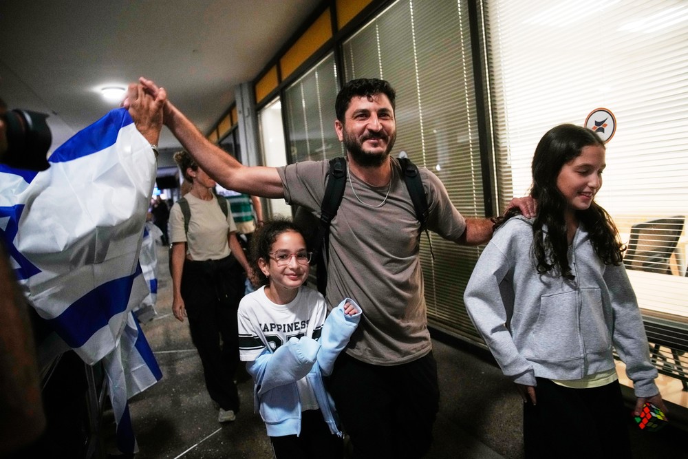 APTOPIX_Israel_Mideast_Emergency_Landing716688