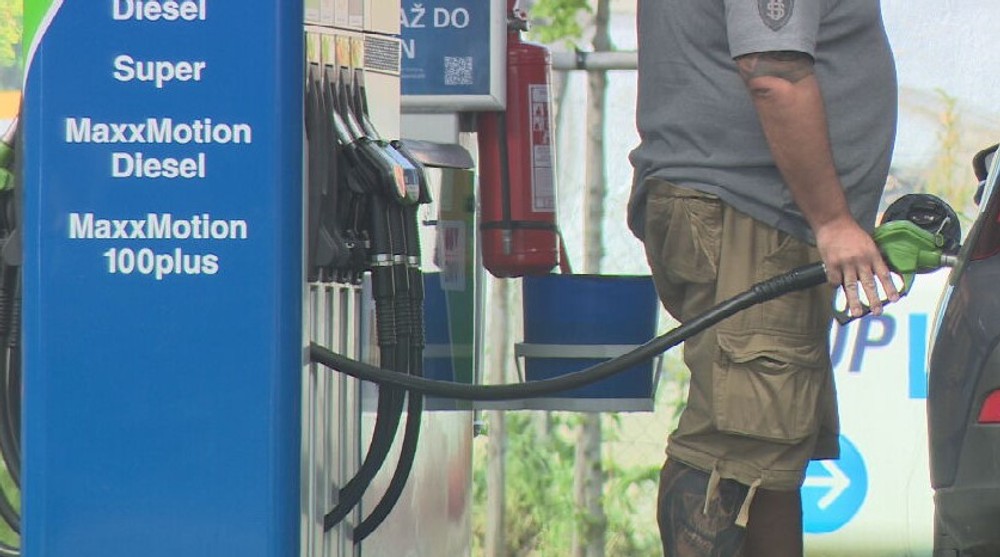 Ceny benzínu prestali rásť, dokonca mierne klesli (6)